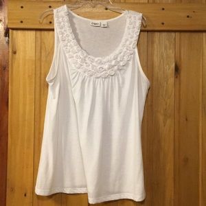 Embellished neckline white tank top;L;Cato
